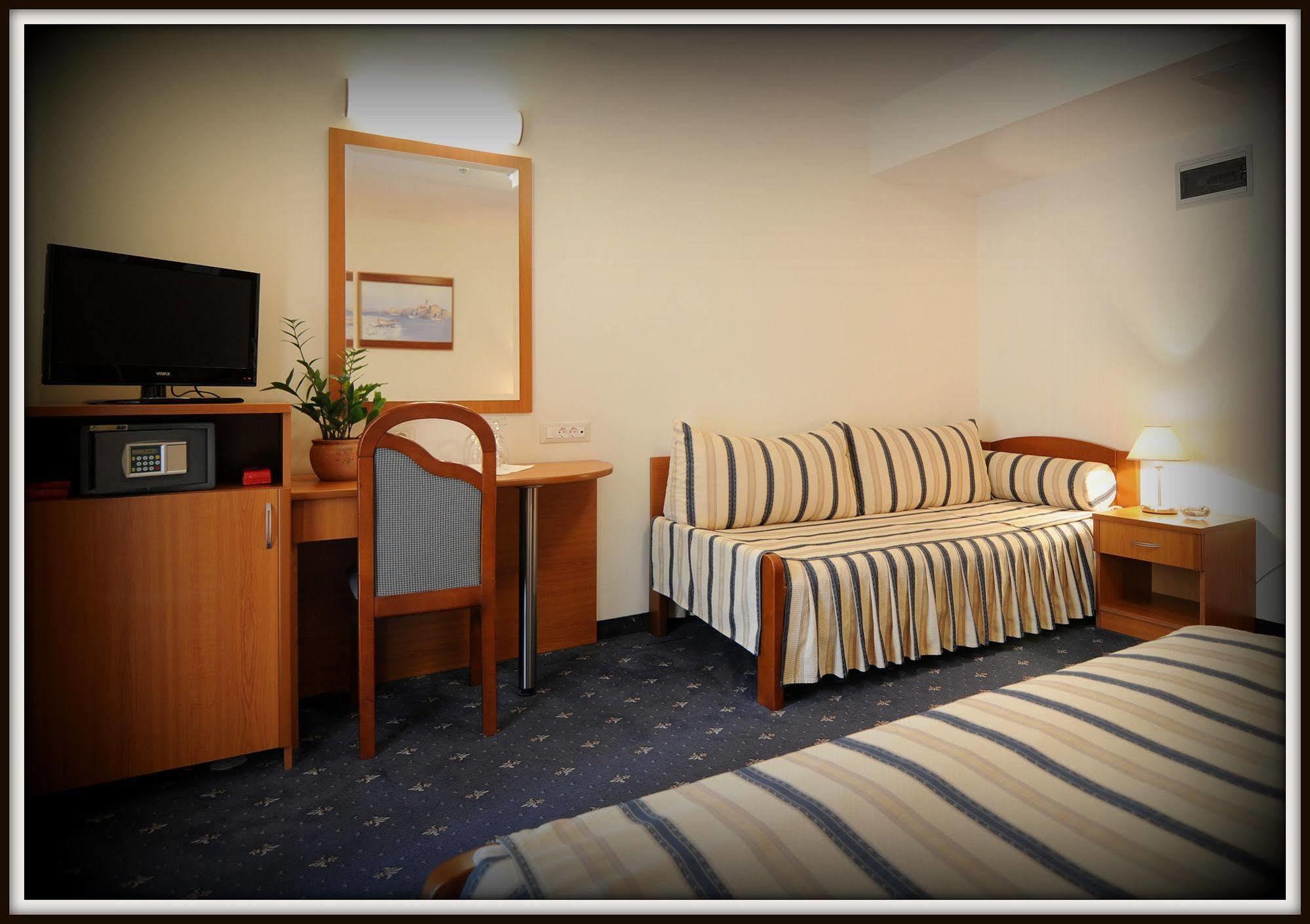 Rosina Hotel